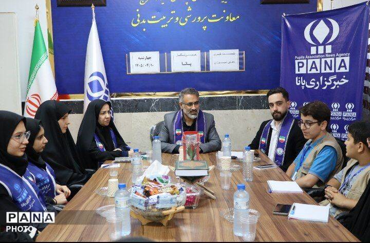 نشست معاون پرورشی و تربیت بدنی ناحیه 4 کرج با خبرنگاران دانش‌آموز پانا 