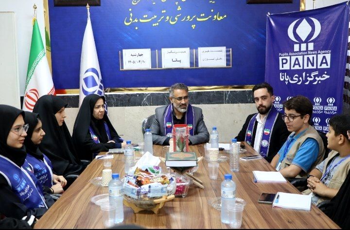 نشست معاون پرورشی و تربیت بدنی ناحیه 4 کرج با خبرنگاران دانش‌آموز پانا 