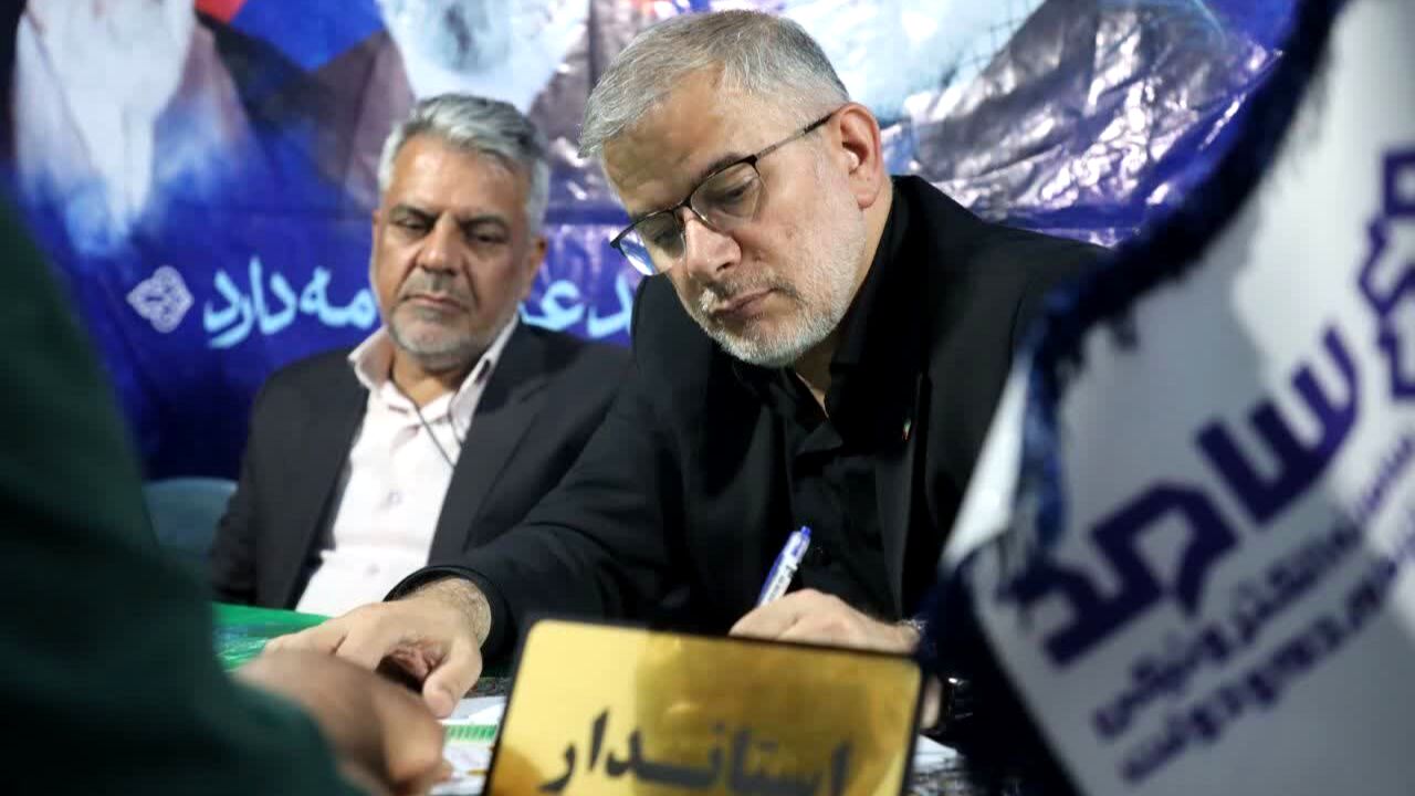 حضور مدیران  در میان مردم به گره‌گشایی از مشکلات سرعت می‌بخشد