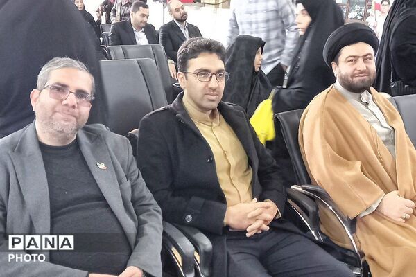 غبار روبی مزار شهیدان رجایی و باهنر با حضور وزیر آموزش و پرورش 