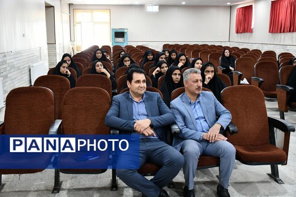 بازدید مدیر آموزش و پرورش مه ولات از دبیرستان شبانه روزی فرزانگان 