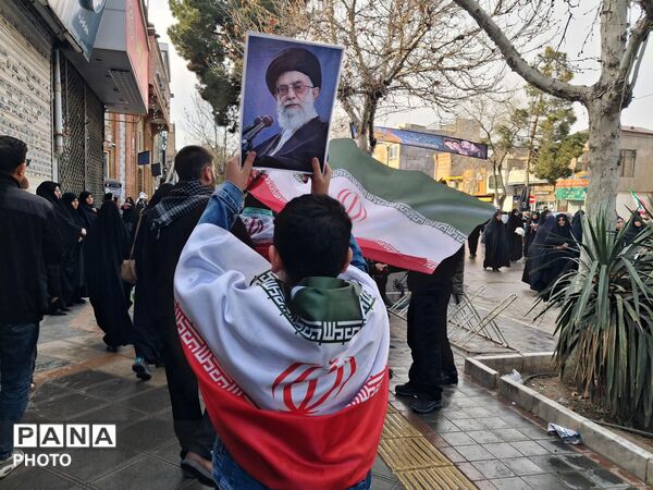 اجتماع بزرگ مردم نیشابور برای بیعت با سومین رهبر جمهوری اسلامی ایران 
