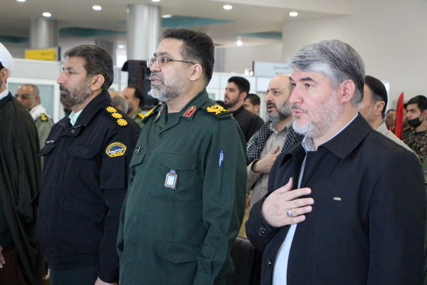 مراسم نمادین استقبال از امام خمینی (ره) در فرودگاه یزد 