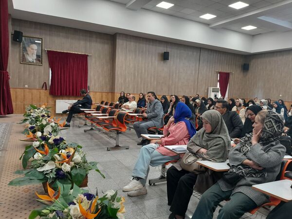  جلسه آموزش خانواده در مدرسه مصلی‌نژاد مشهد