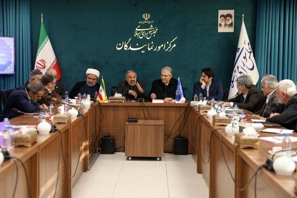 نشست فوق‌العاده مجمع نمایندگان تهران درباره مطالبات بازاریان 