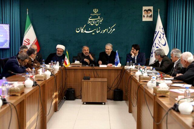 نشست فوق‌العاده مجمع نمایندگان تهران درباره مطالبات بازاریان 