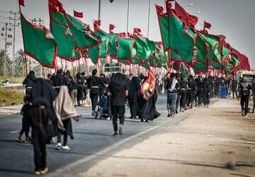 جاماندگان اربعین ازراه دور دل را به ضریح ارباب دخیل بستند