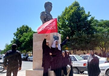 باید برخاست، بدرقه‌ی آسمانیِ رهبر شهید تا آغوش بهشت