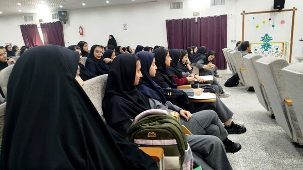 برگزاری همایش ویژه دانش آموزان کنکوری در خلیل آباد 