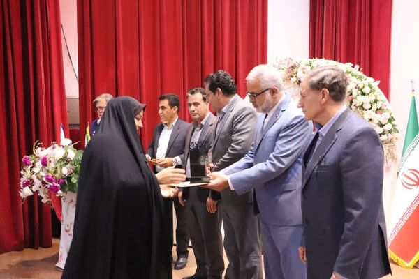 آیین سپاس معلم و تجلیل از معلمان نمونه ناحیه ۳ کرمانشاه