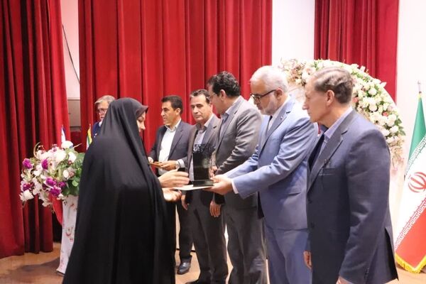 آیین سپاس معلم و تجلیل از معلمان نمونه ناحیه ۳ کرمانشاه