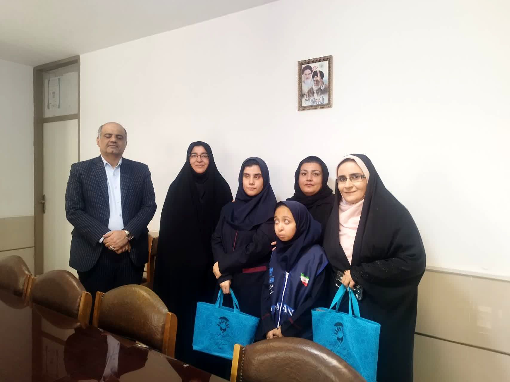 برگزاری جلسه تقدیر از دانش‌آموز تلفیقی با نیاز‌های ویژه در اداره استثنایی استان اصفهان