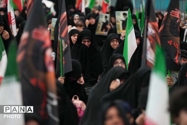 اجتماع بانوان انقلابی به مناسبت چهلم قائد امت و شهدای میناب در مسجد جمکران 