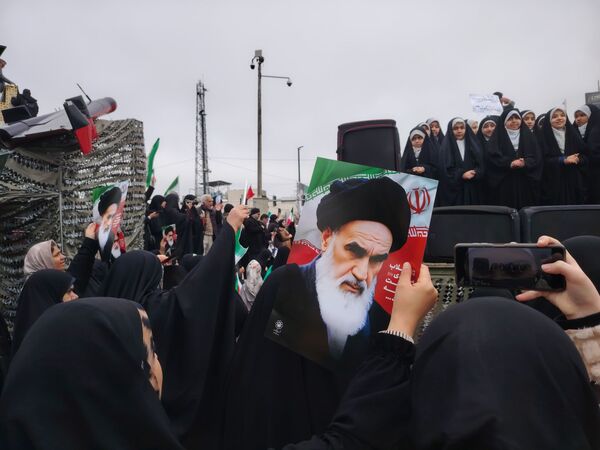 تولد ۴۷ساله‌گی انقلاب ایران در خیابان پانزده خرداد