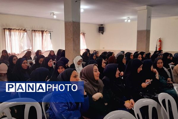 اولین دوره آموزشی کیفیت بخشی برنامه‌های سلامت و تندرستی ویژه آموزگاران پایه مدارس ابتدایی منطقه کهریزک 