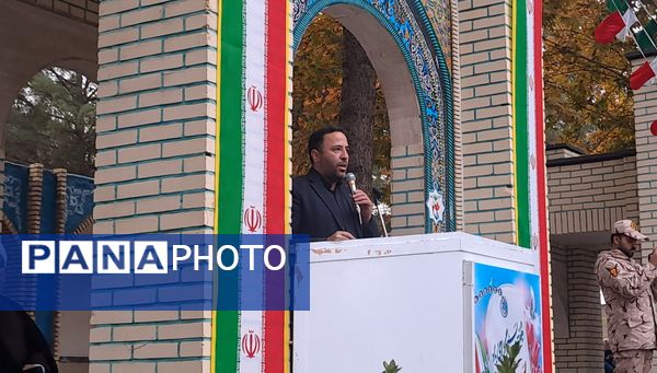  غبارروبی مزار شهدا در نیشابور 