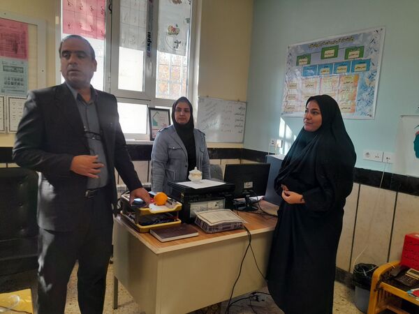 بازدید مسئولین اداره آموزش و پرورش از دبیرستان مادرمهربان خلیل آباد