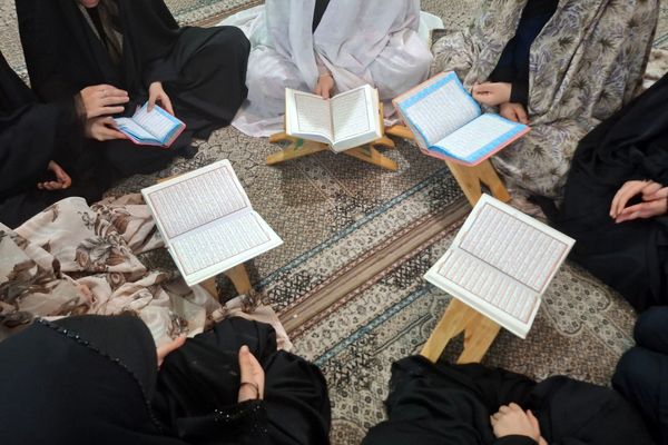 اعتکاف دانش‌آموزان در مسجد امام حسین رباط‌کریم