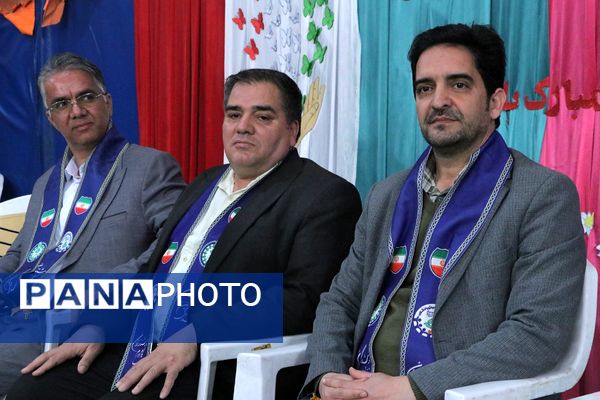 بهارستان دو صحنه همفکری، همدلی و همکاری پیشتازان در همایش یاوران انقلاب