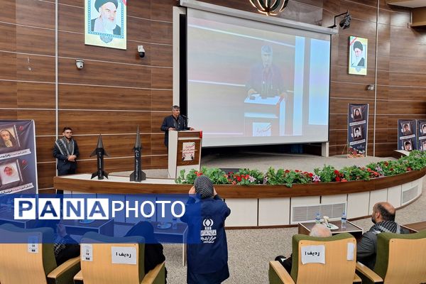 اجتماع بزرگ دانش آموزان بسیجی پردیس در گرامیداشت شهدای دانش آموز