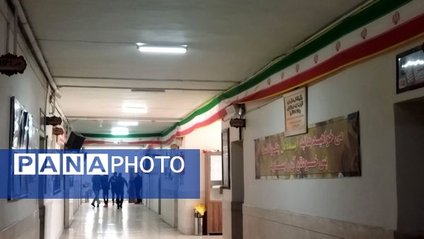 تزیین دبیرستان شاهد ابوذر غفاری نیشابور به مناسبت دهه فجر 