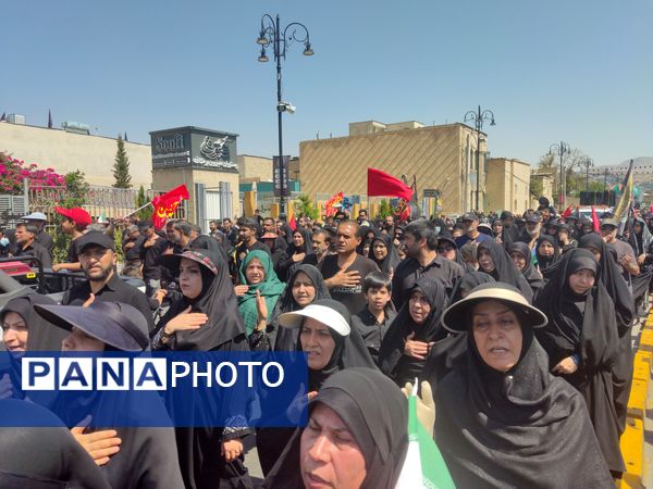 مراسم پیاده‌روی و عزاداری دلدادگان اربعین در شیراز