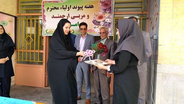 انتخابات انجمن اولیا و مربیان در دبستان دخترانه شهدا سامان 