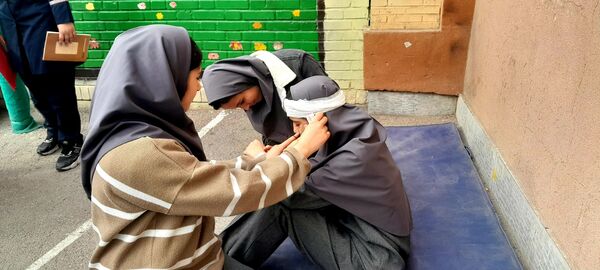 مانور سراسری زلزله در دبیرستان حداد 