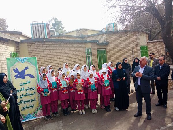 افتتاح کتابخانه سیار روستایی شماره۲ نیشابور باحضورپیشتازان سازمان دانش آموزی درمراسم
