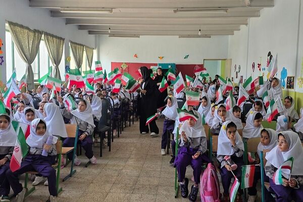 آغاز تحصیل کلاس اولی‌ها با جشن شکوفه‌ها در فرزانگان رباط‌کریم