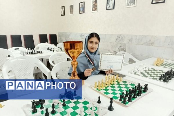 رقابت فکری دانش آموزان شهرستان قدس در مسابقات شطرنج دانش‌آموزی 