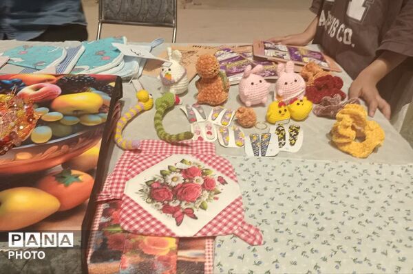 نمایش آثار هنری و مشاغل خانگی در کاروانسرای زکی‌خانی زرقان