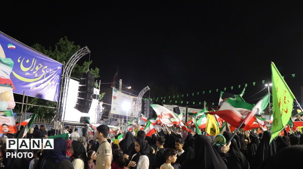  شور و نشاط دانش‌آموزی در موج اجتماع مردمی پاکدشت