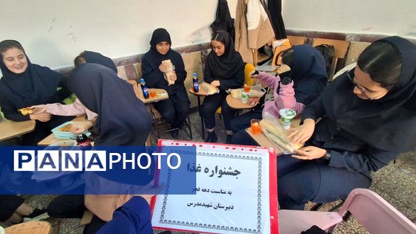جشنواره غذا دهه فجر در مدرسه مدرس تبریز 