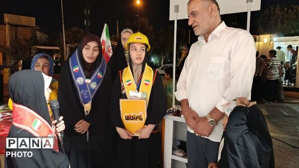 بازدید مشاور وزیر در امور تشکل‌های دانش‌آموزی از موکب «باانرژی ها» در قم