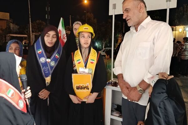 بازدید مشاور وزیر در امور تشکل‌های دانش‌آموزی از موکب «باانرژی ها» در قم