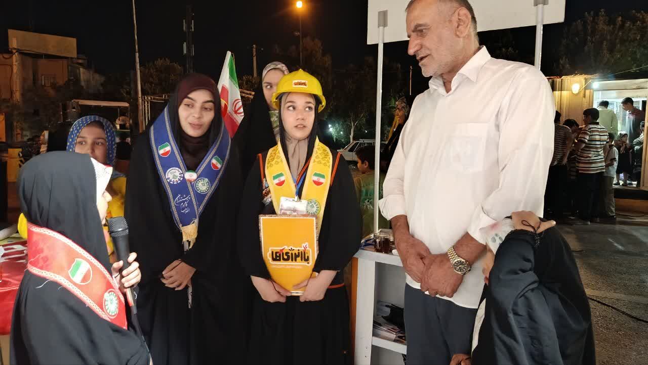 بازدید مشاور وزیر در امور تشکل‌های دانش‌آموزی از موکب «باانرژی ها» در قم