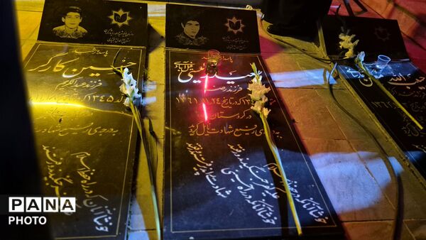 اربعین سردار غلامرضا سلیمانی و هم‌نوایی با کاروان حسینی در تجمع مردمی