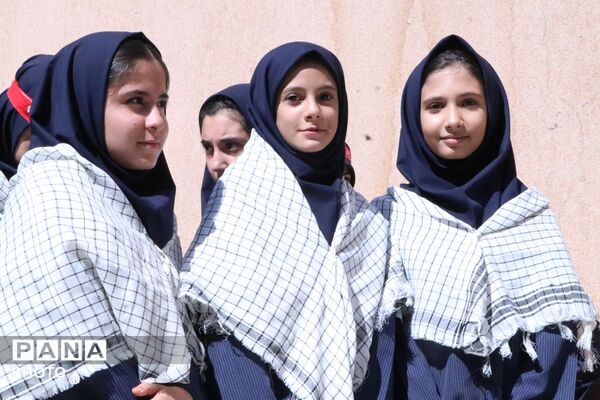 مراسم هفته دفاع مقدس با شروع سال تحصیلی جدید در بهارستان‌دو