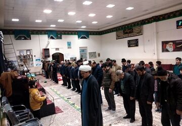 جزء خوانی قرآن و اقامه نماز و ضیافت افطاری در مسجد چهارده معصوم الغدیر