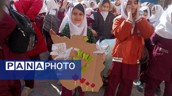 جشن دهه انقلاب و زنگ حماسه آفرینی انقلاب در دبستان شطیطه ۲