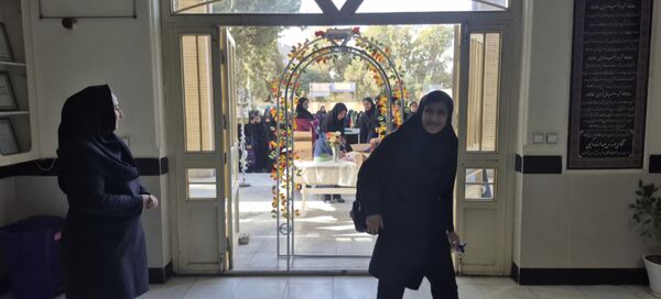 نواختن زنگ مهر و زنگ نماز و ایثار و شهادت در دبیرستان  دخترانه شاهد غرویان