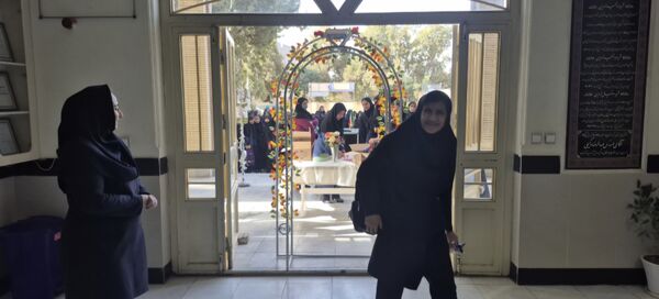 نواختن زنگ مهر و زنگ نماز و ایثار و شهادت در دبیرستان  دخترانه شاهد غرویان
