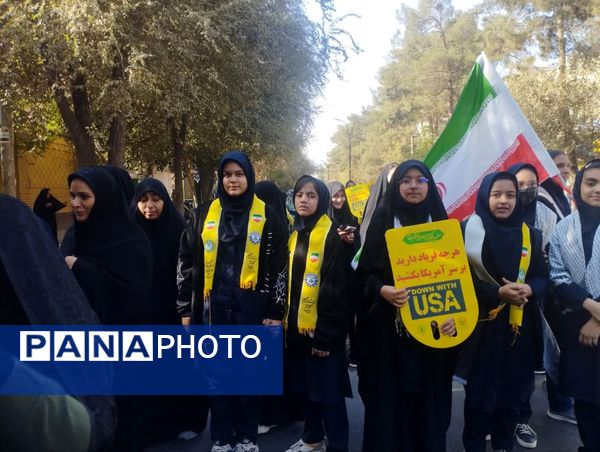 حضور پرشور مردم کاشان در راهپیمایی روز 13 آبان