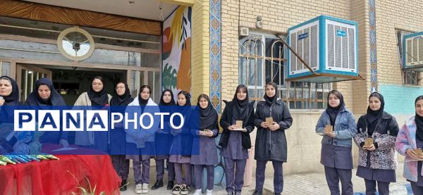 تجلیل از دانش آموزان برتر دبیرستان تاجیک بهارستان‌۲