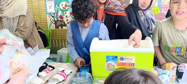 برپایی بازارچه کسب و کار در دبستان غیردولتی مهرو ماه آشخانه 
