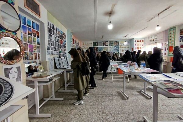 بازدید دانش آموزان پایه نهم آموزشگاه شهید خشکباری از هنرستان کار و دانش ولایت 