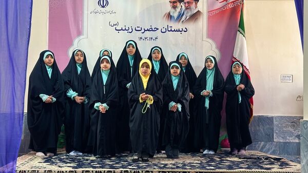 جشن عاطفه‌ها در دبستان حضرت زینب(س) شهر اراک