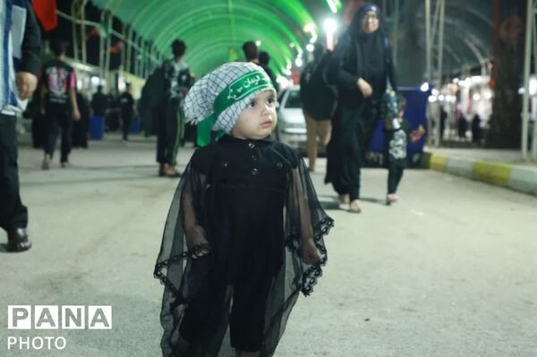 خدمت به زائران اربعین کوچک و بزرگ نمی شناسد