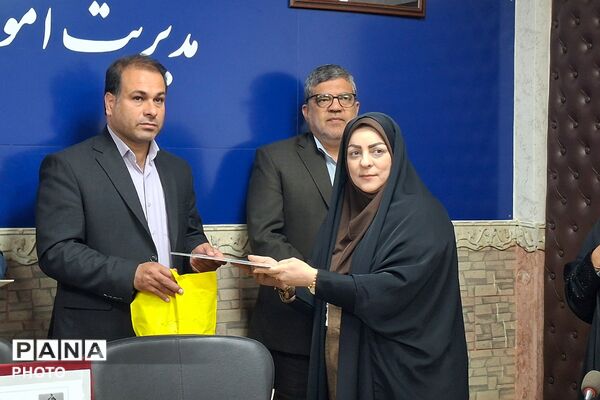 قدردانی از مربیان و مدیران منتخب طرح‌های آموزشی کودکستان‌های شهرستان قرچک